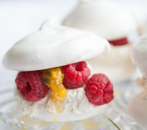 Mini passion fruit pavlova